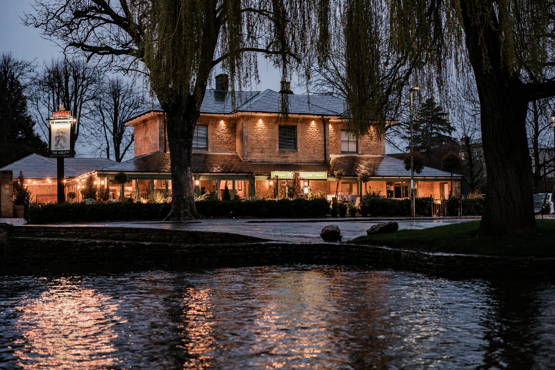 The Willow Pub Bourton on the Water